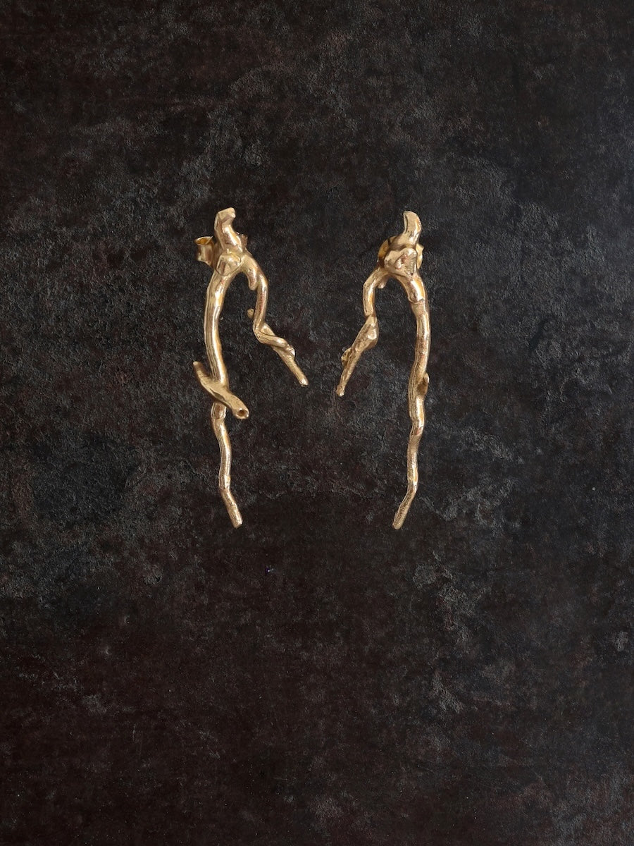 Pair of twig shaped earrings in 14k sold gold